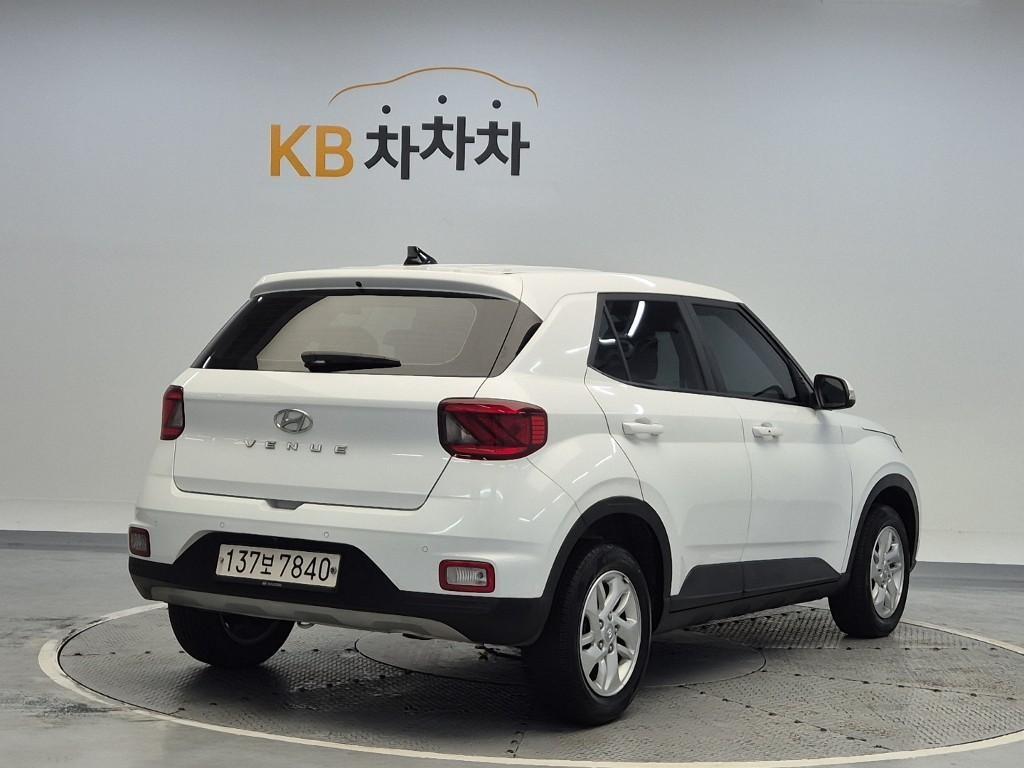 HYUNDAI Venue - Vista 4
