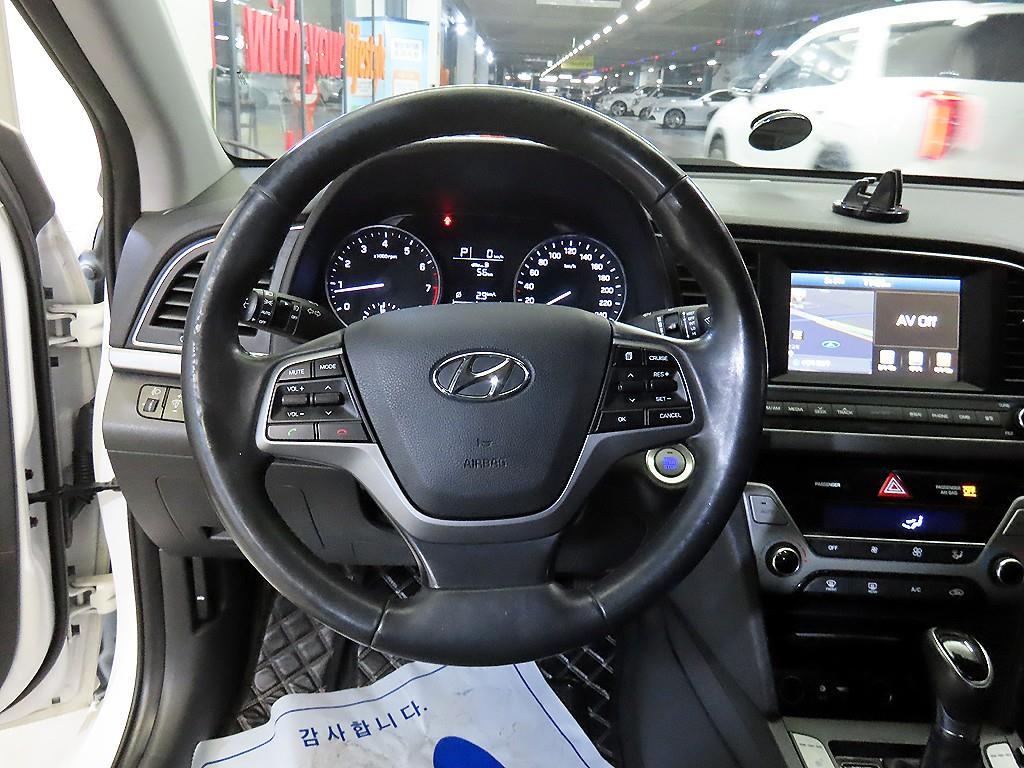 HYUNDAI Avante - Vista 8