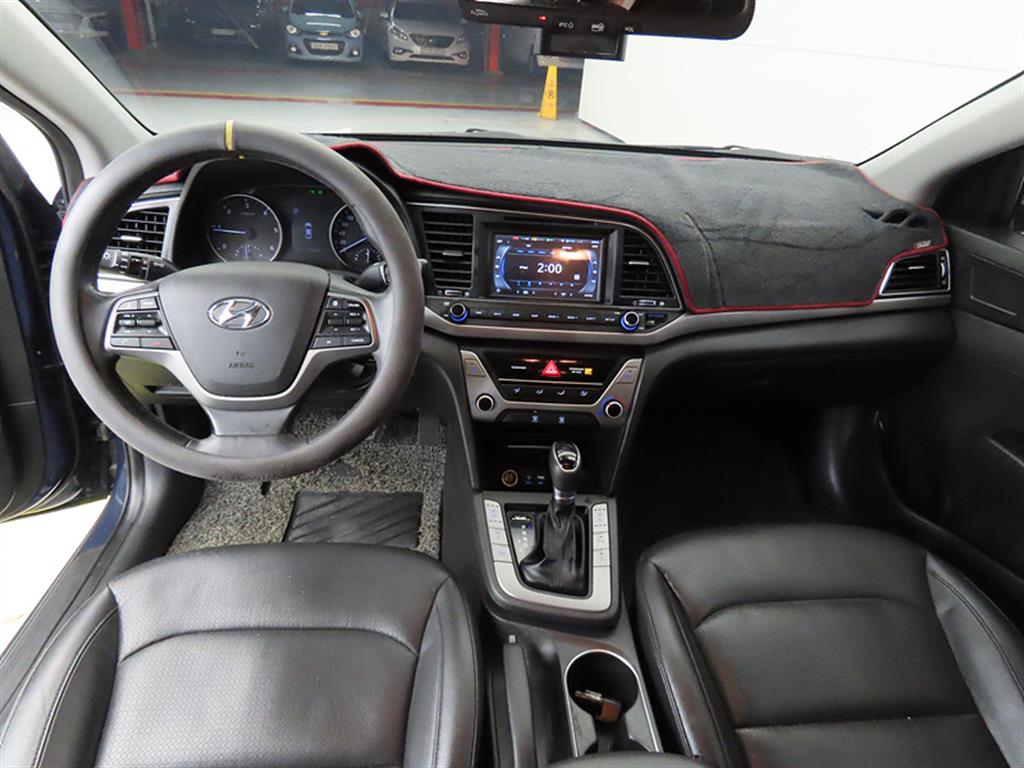 HYUNDAI Avante - Vista 7