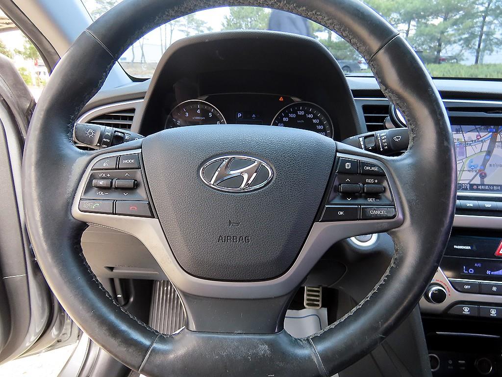 HYUNDAI Avante - Vista 8
