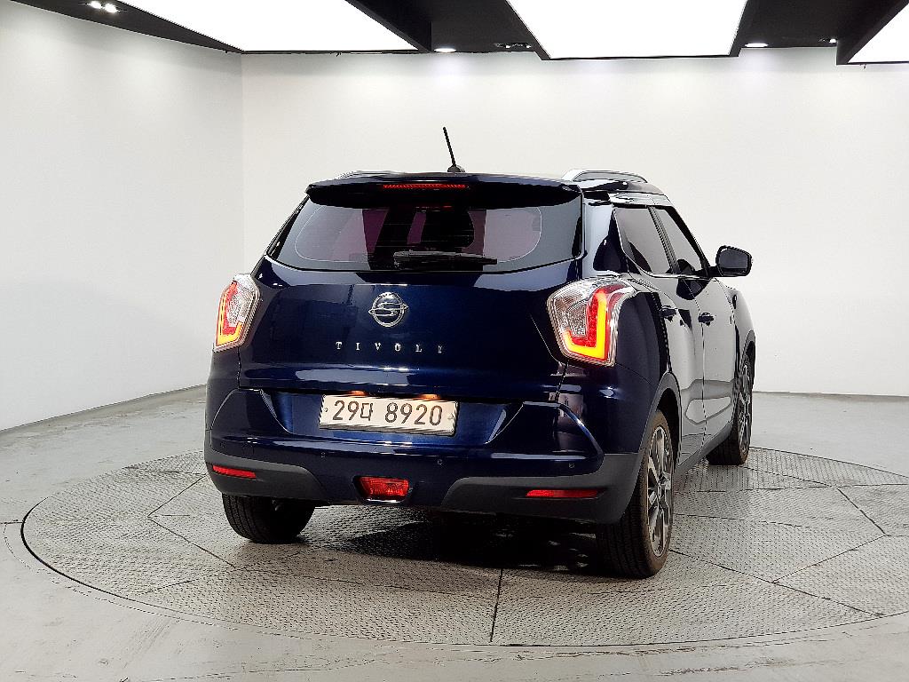 Ssangyong Tivoli - Vista 4
