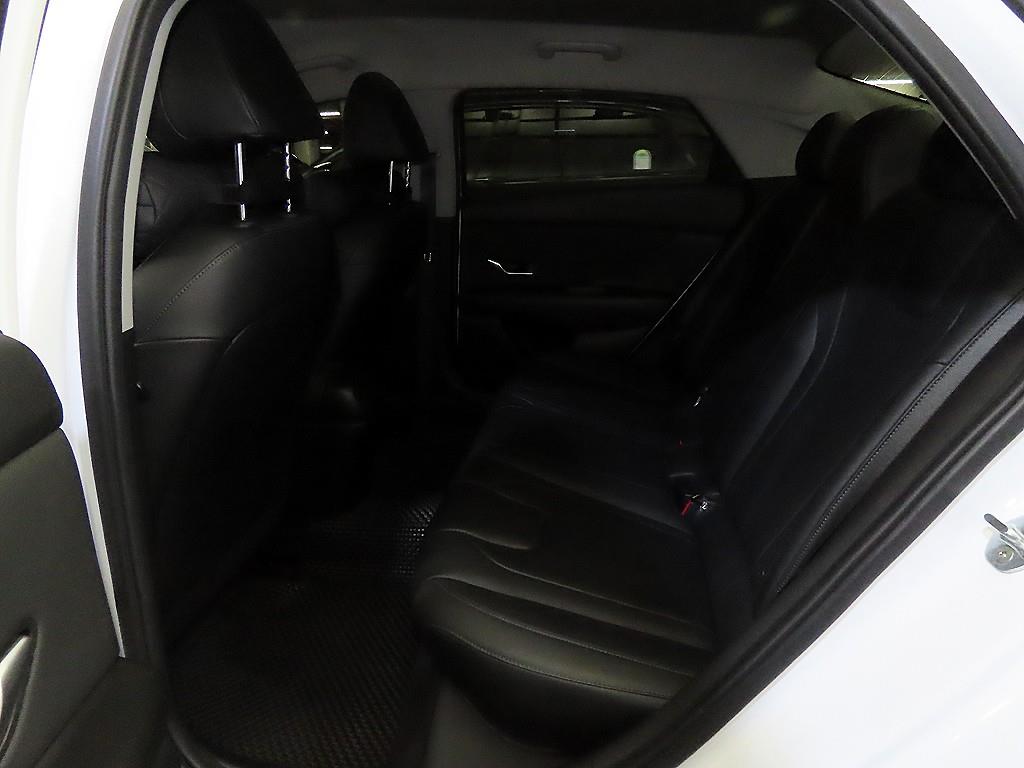 HYUNDAI Avante - Vista 7