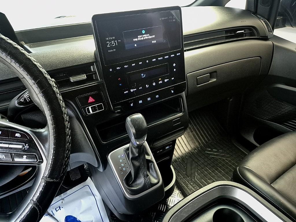 HYUNDAI Staria - Vista 10