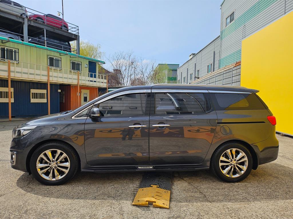 KIA Carnival - Vista 5