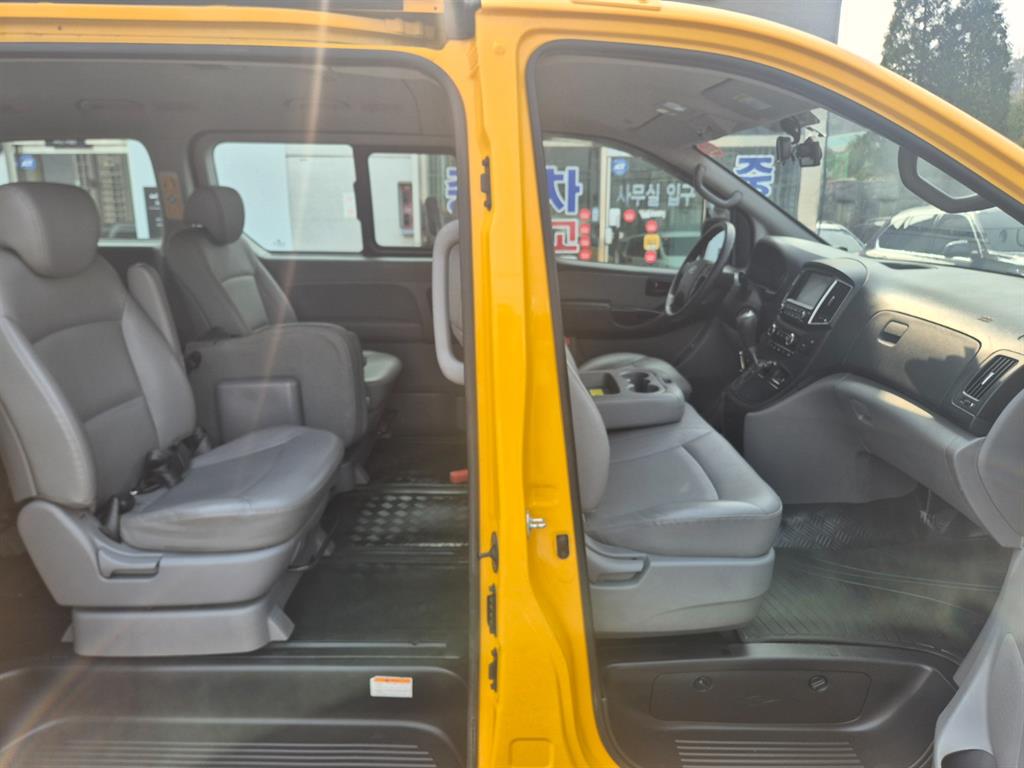 HYUNDAI Starex - Vista 6