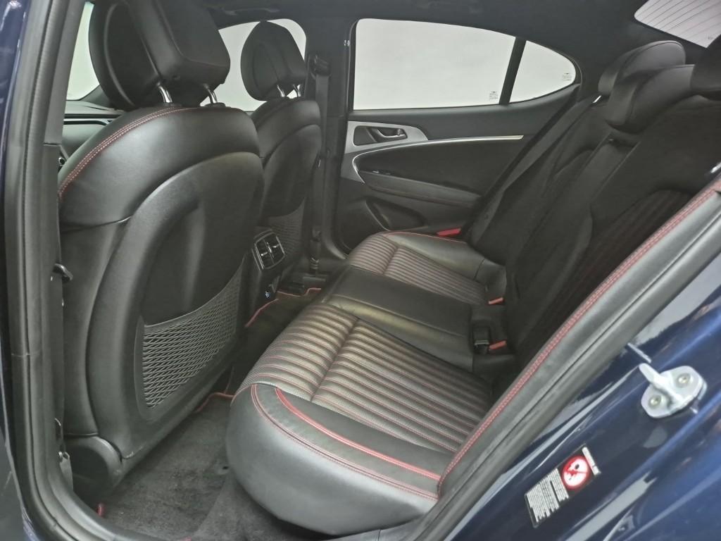 Genesis G70 - Vista 12