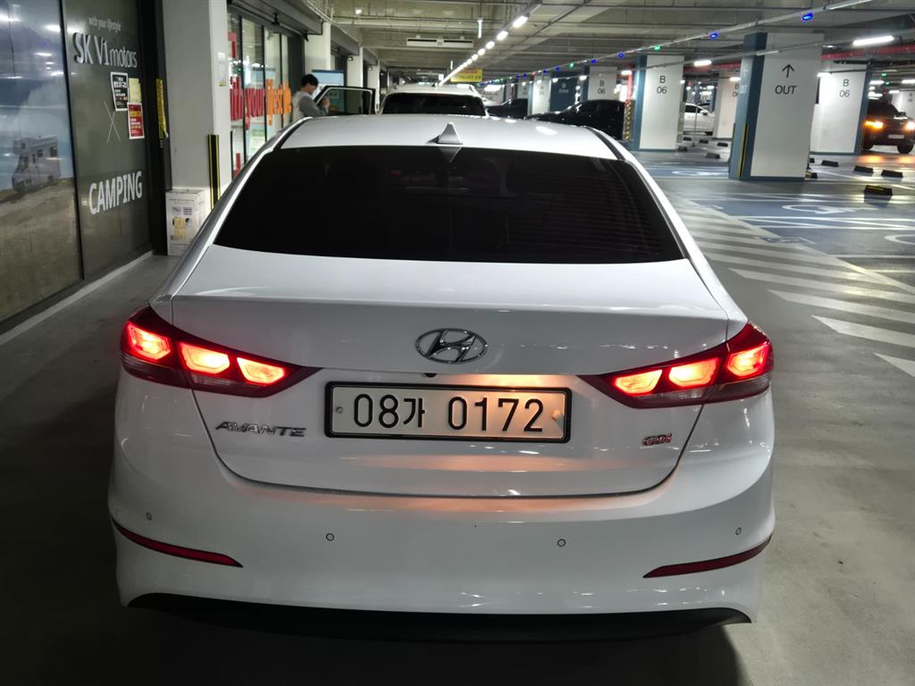 HYUNDAI Avante - Vista 5