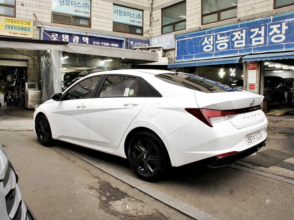 HYUNDAI Avante - Vista 7