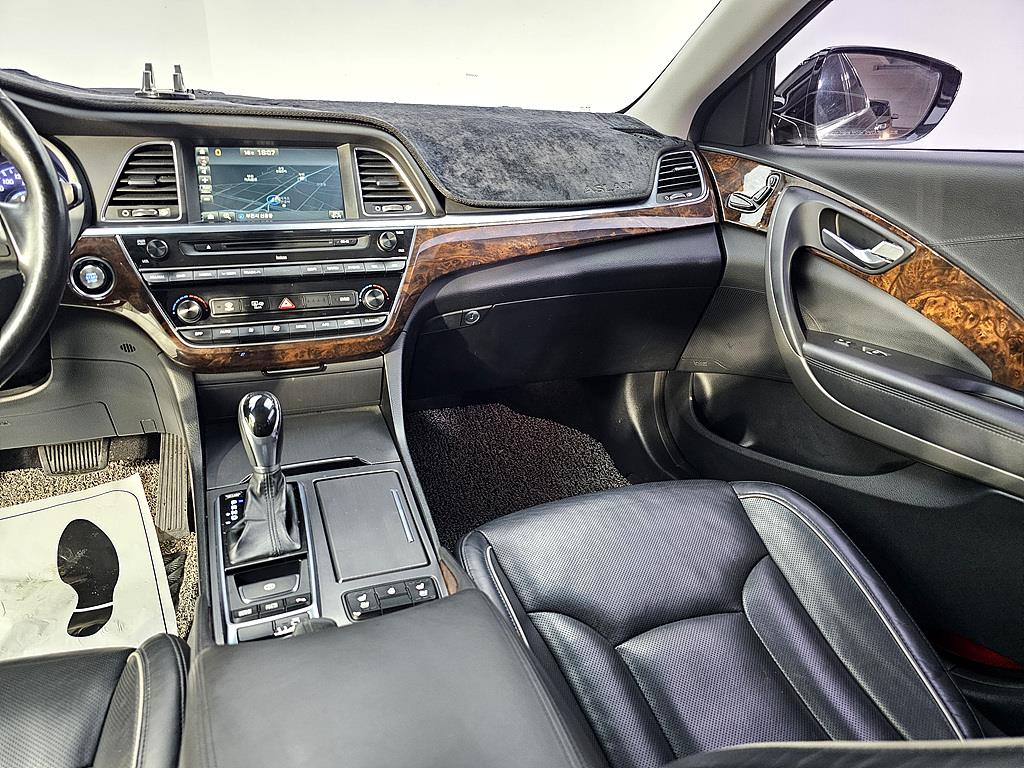 HYUNDAI Aslan - Vista 10