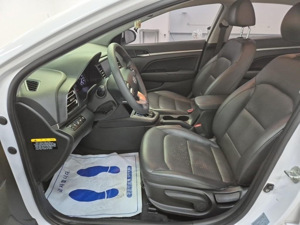 HYUNDAI Avante - Vista 11