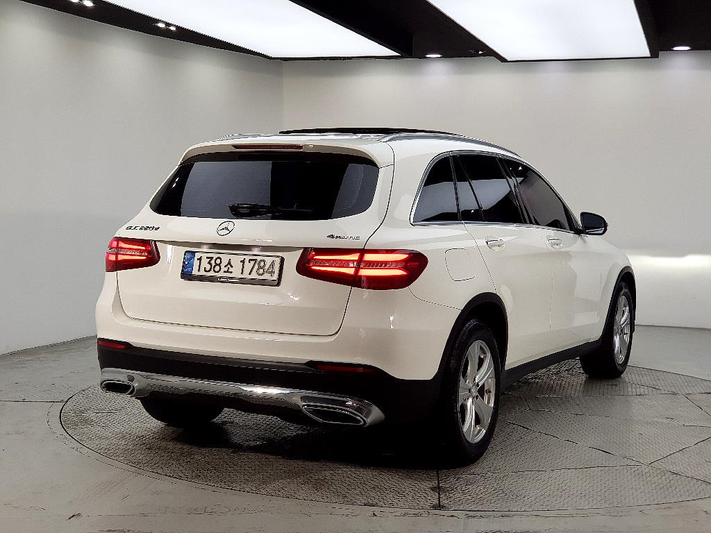 Mercedes Benz GLC Class - Vista 4
