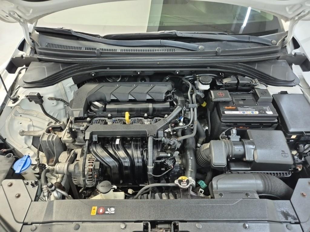 HYUNDAI Avante - Vista 5