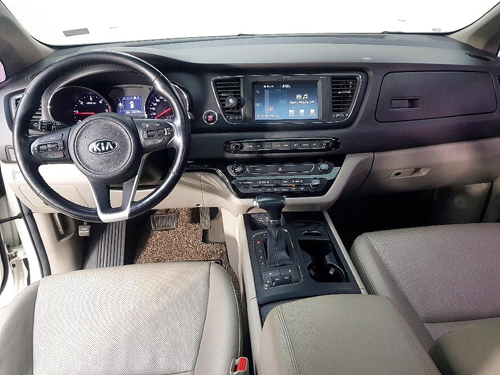 KIA Carnival - Vista 5