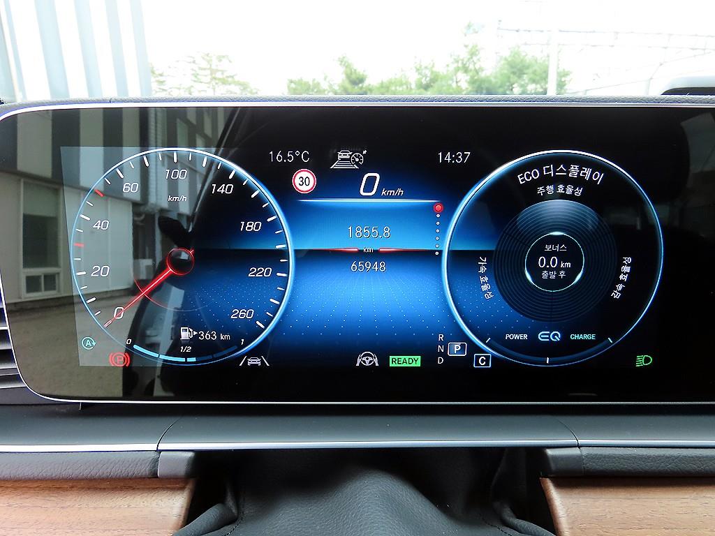 Mercedes Benz GLE Class - Vista 9