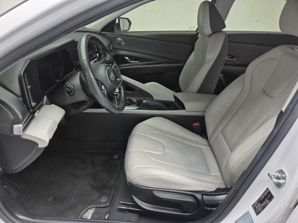 HYUNDAI Avante - Vista 11