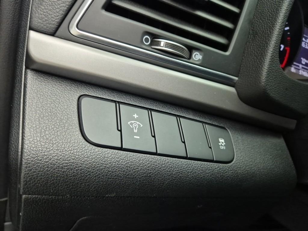 HYUNDAI Avante 2018 Negro - Importación desde Corea - HF Imports Iquique - Foto 16