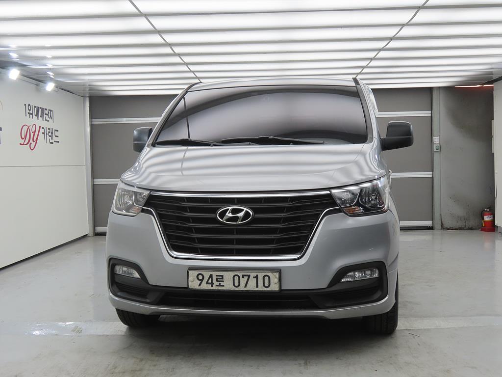 HYUNDAI Starex - Vista 2