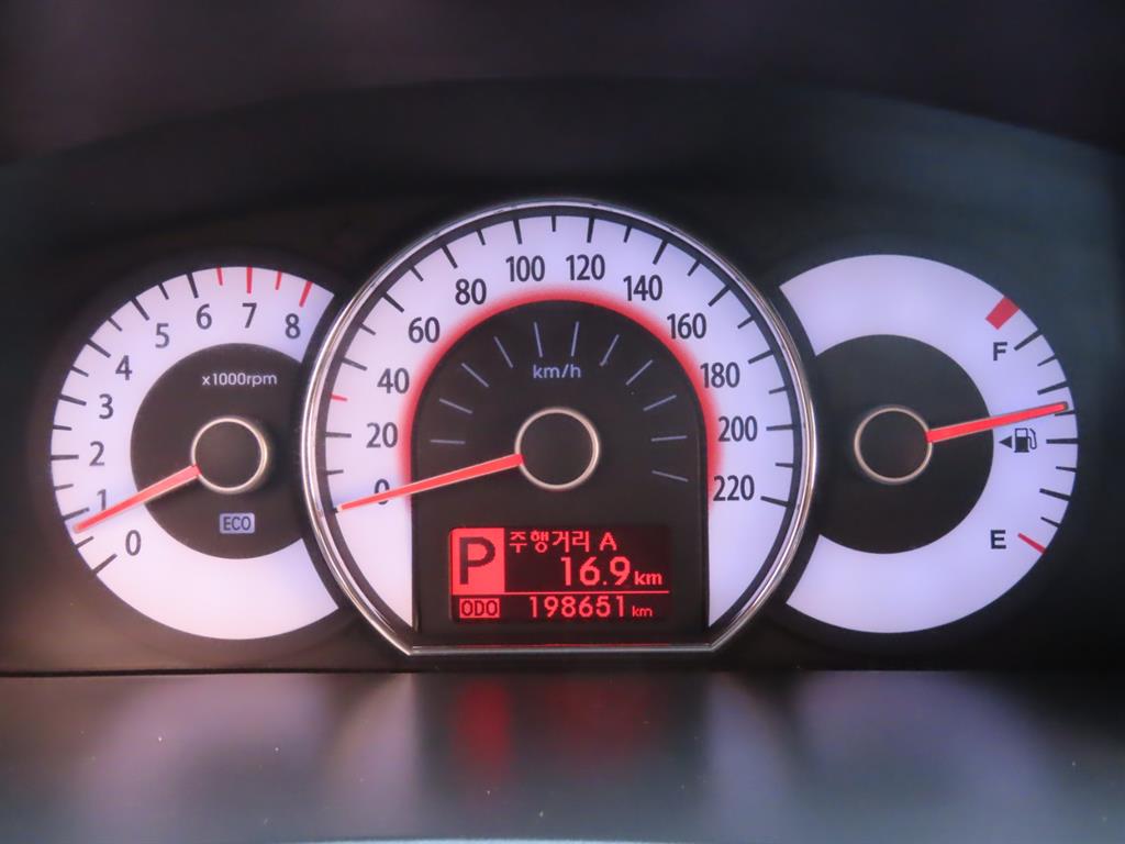 KIA Carens 2011 Plateado - Importación desde Corea - HF Imports Iquique - Foto 9