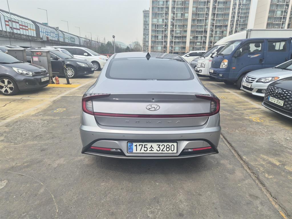 HYUNDAI Sonata - Vista 4