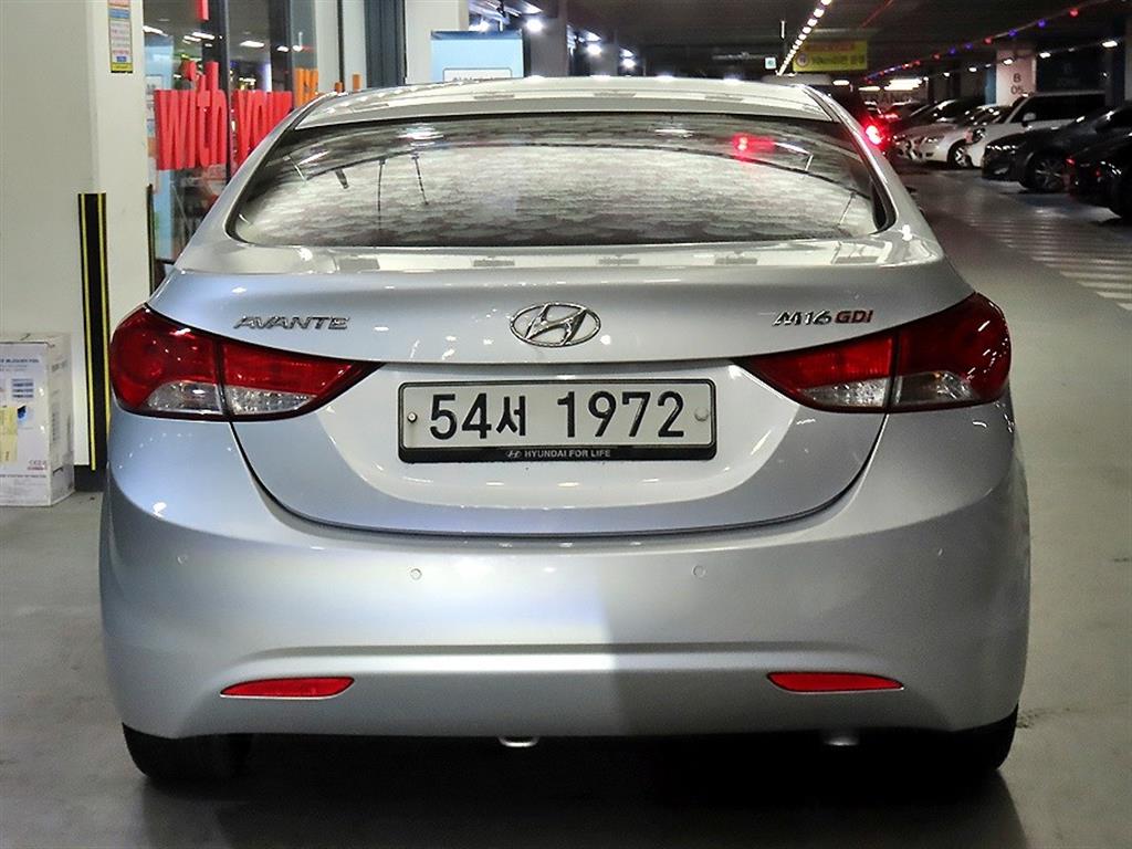 HYUNDAI Avante - Vista 5