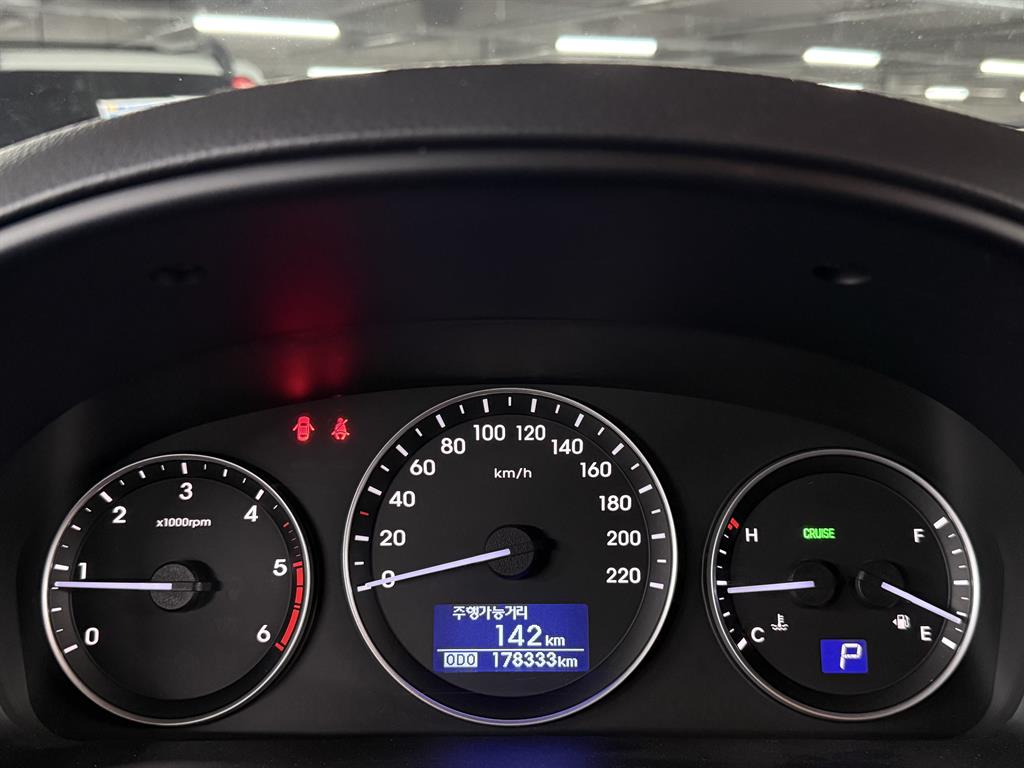 HYUNDAI Starex - Vista 12