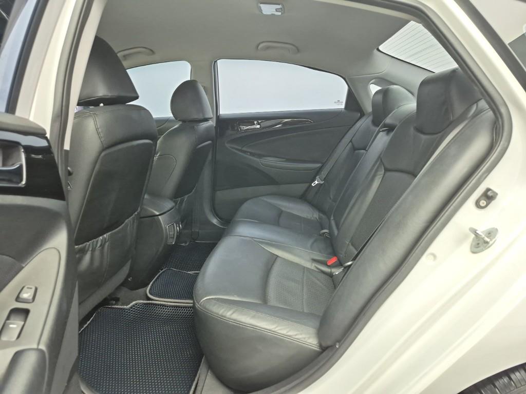 HYUNDAI Sonata - Vista 12