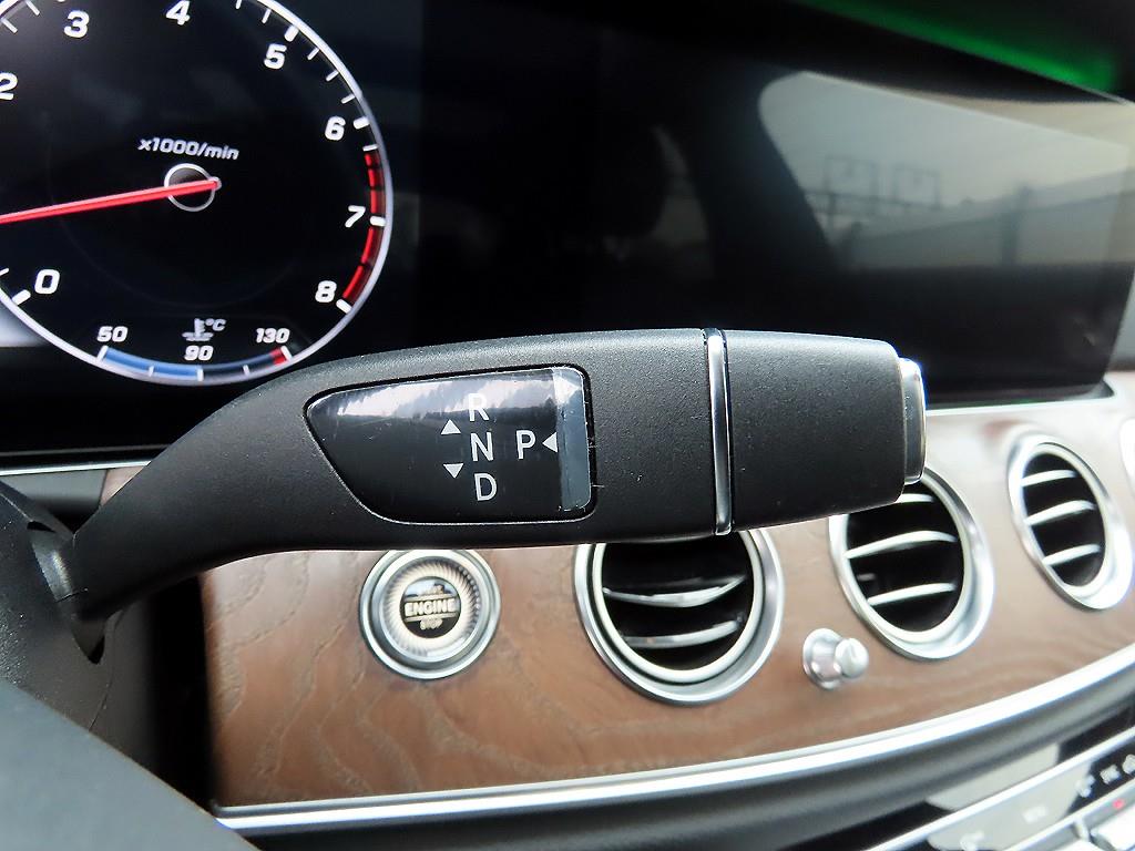 Mercedes Benz E class - Vista 10