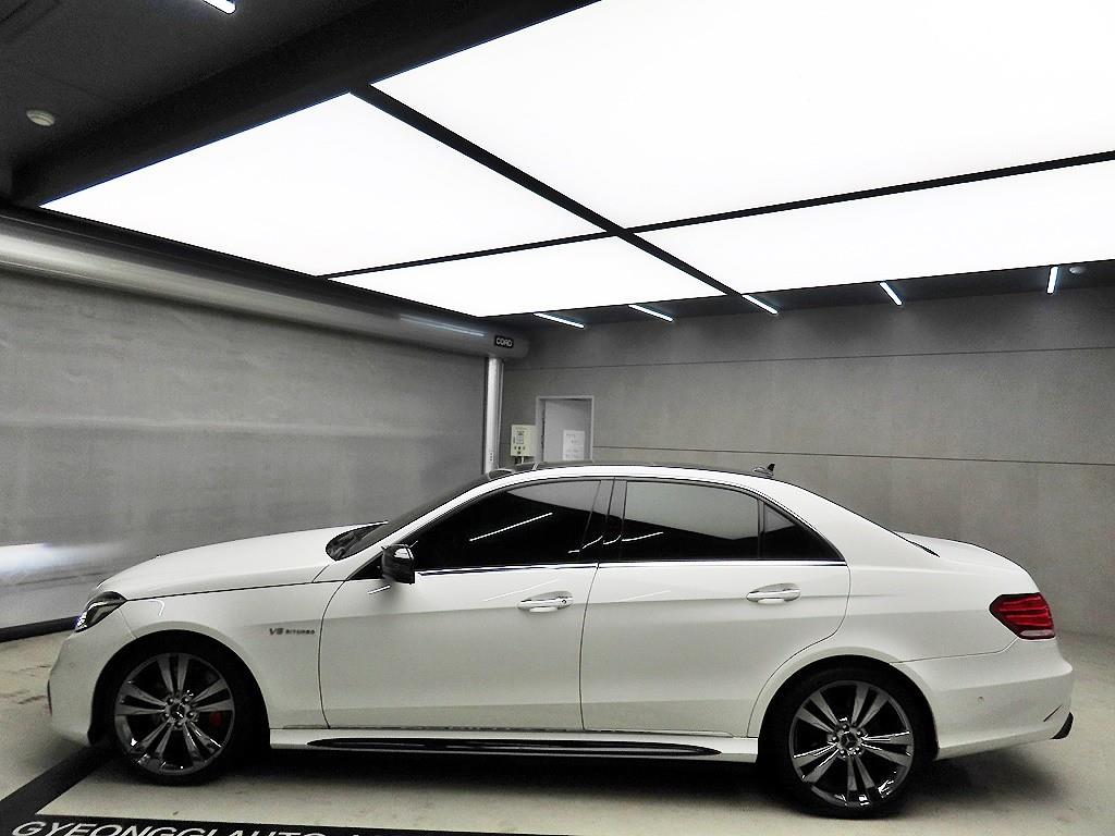 Mercedes Benz E class - Vista 4