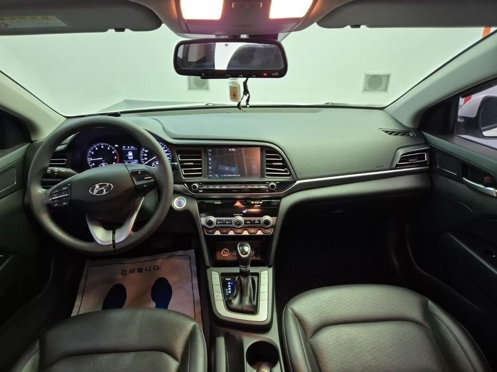 HYUNDAI Avante - Vista 7