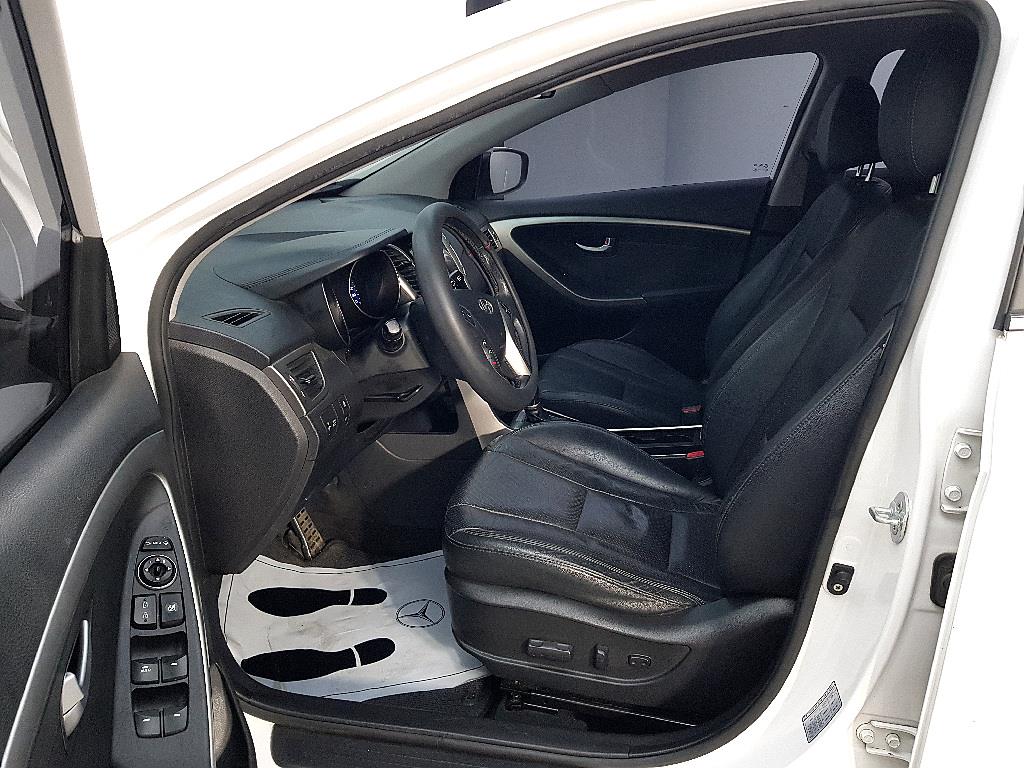 HYUNDAI i30 - Vista 8