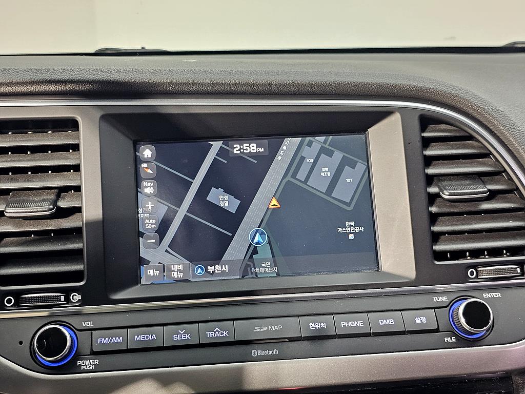 HYUNDAI Avante - Vista 12