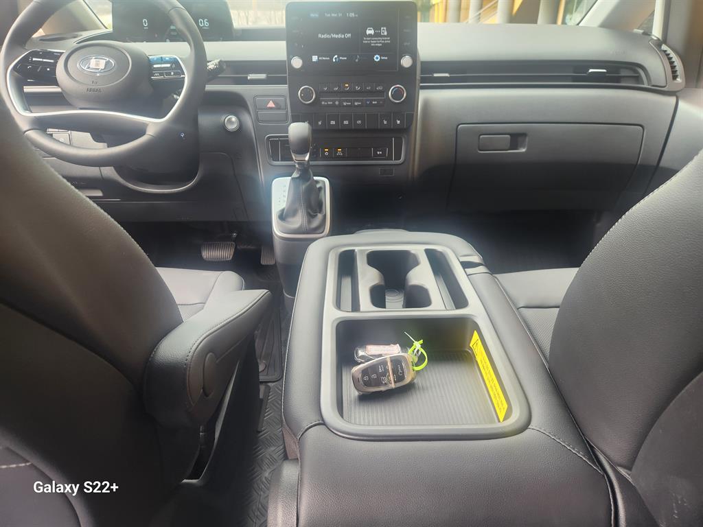 HYUNDAI Staria - Vista 10