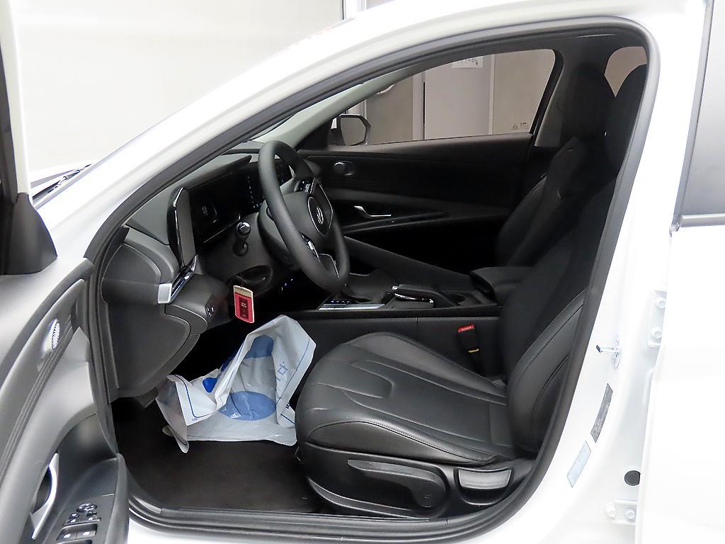 HYUNDAI Avante - Vista 5