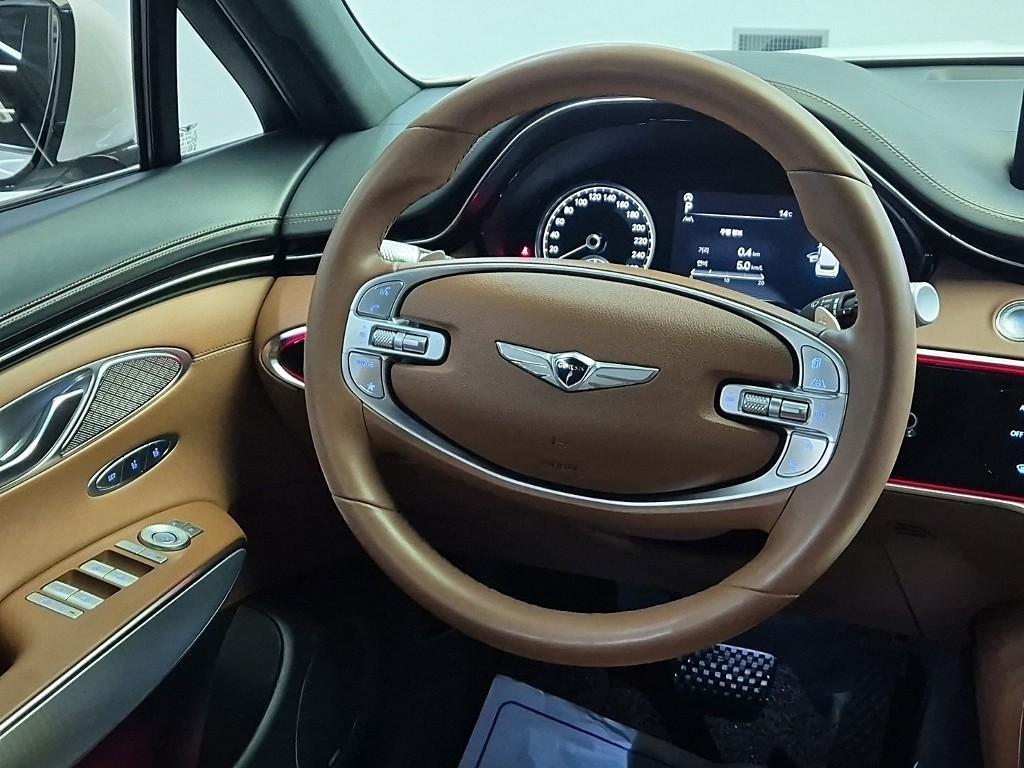 Genesis GV70 - Vista 9