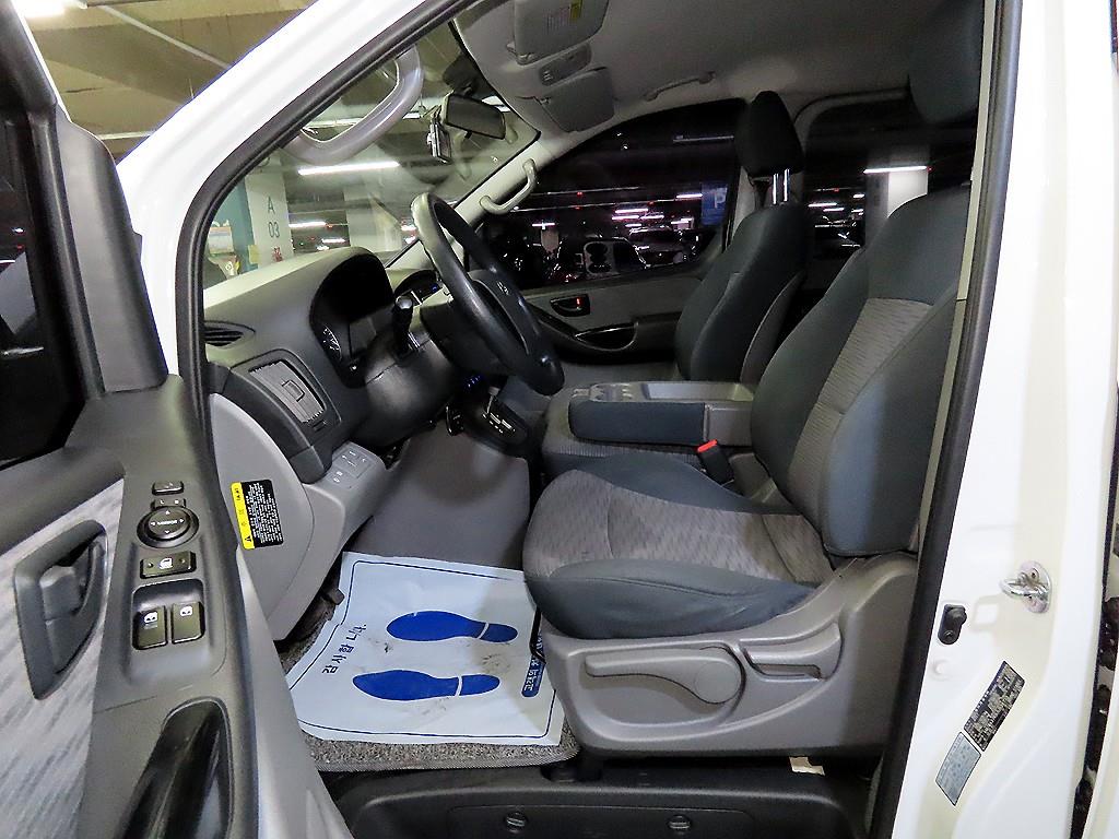 HYUNDAI Starex - Vista 6