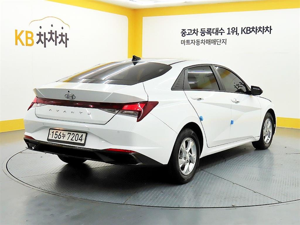 HYUNDAI Avante - Vista 4