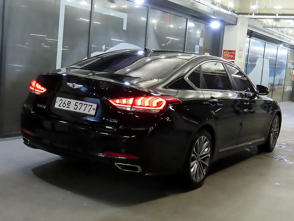HYUNDAI Genesis - Vista 4