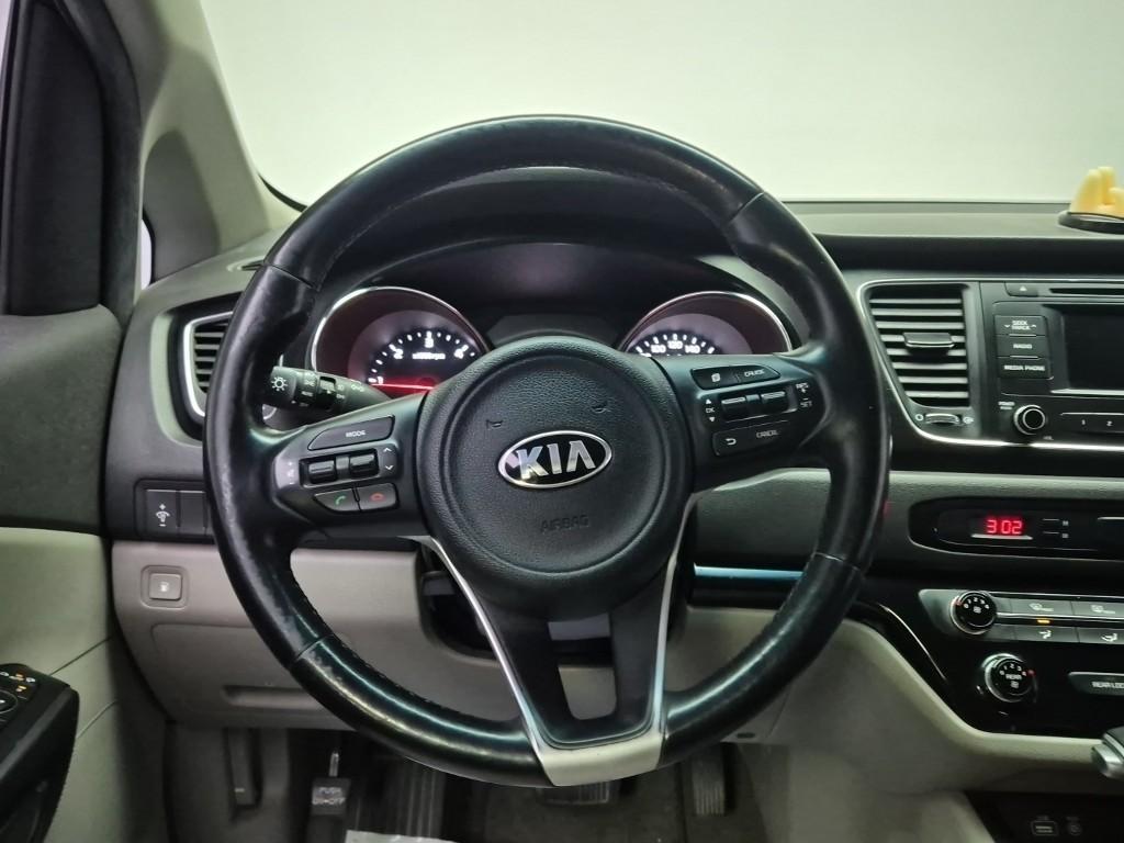 KIA Carnival - Vista 9