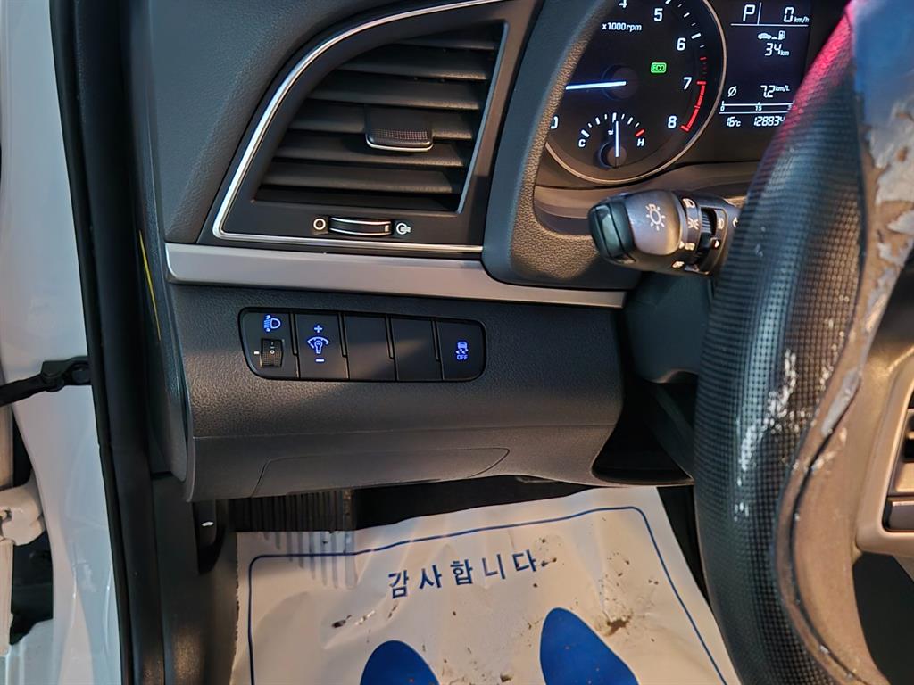 HYUNDAI Avante - Vista 12