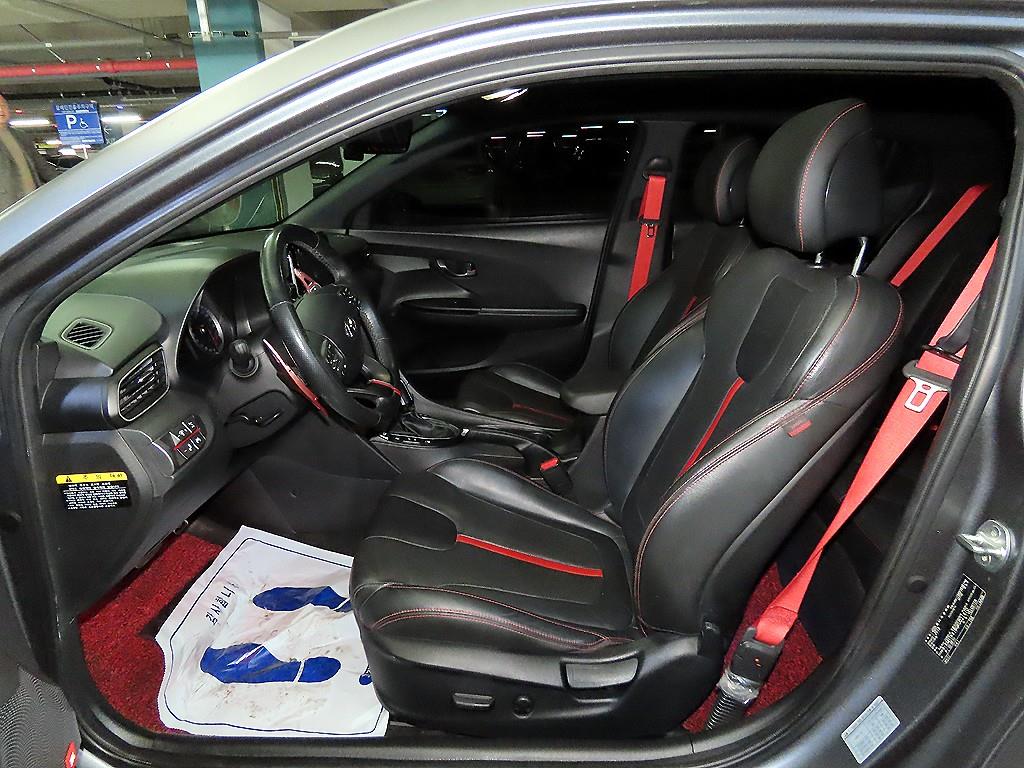 HYUNDAI Veloster - Vista 6