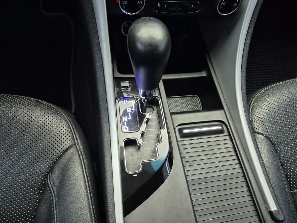 HYUNDAI Sonata - Vista 8