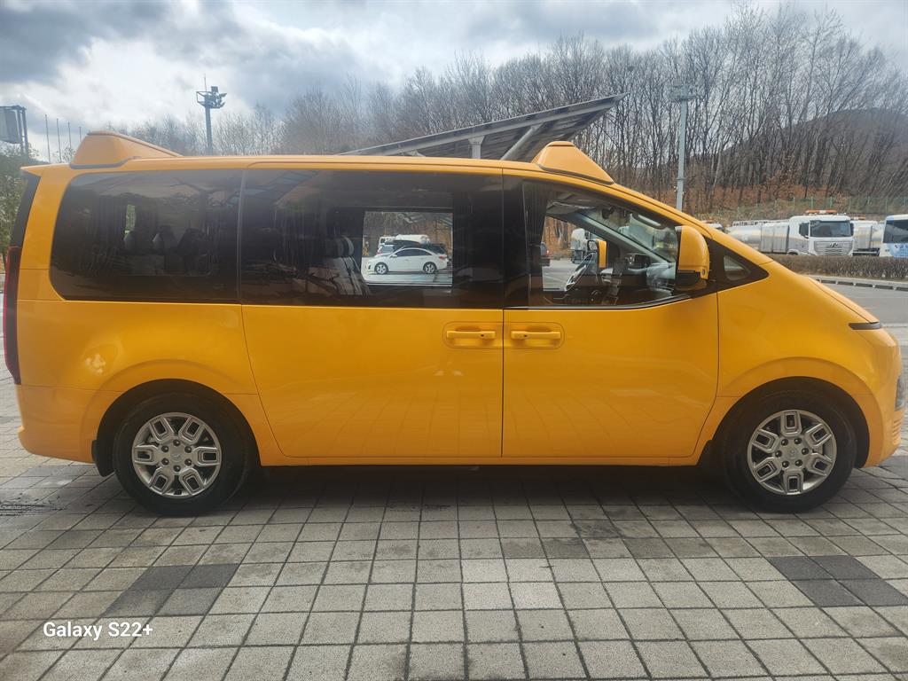 HYUNDAI Staria - Vista 5