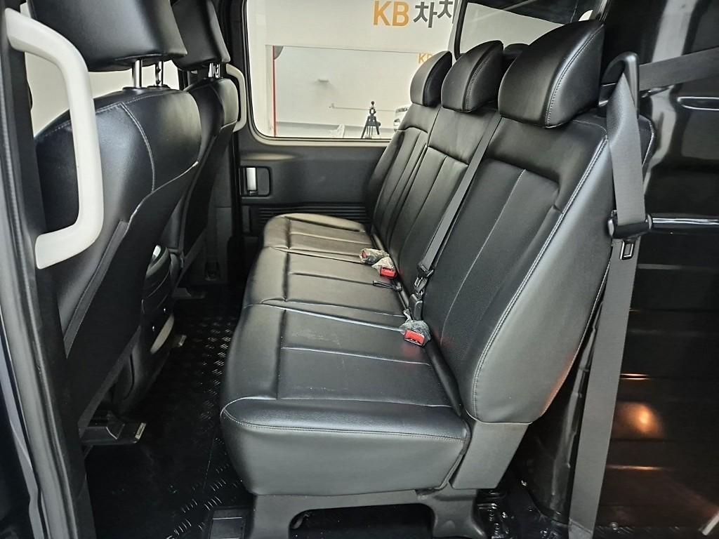 HYUNDAI Staria - Vista 12