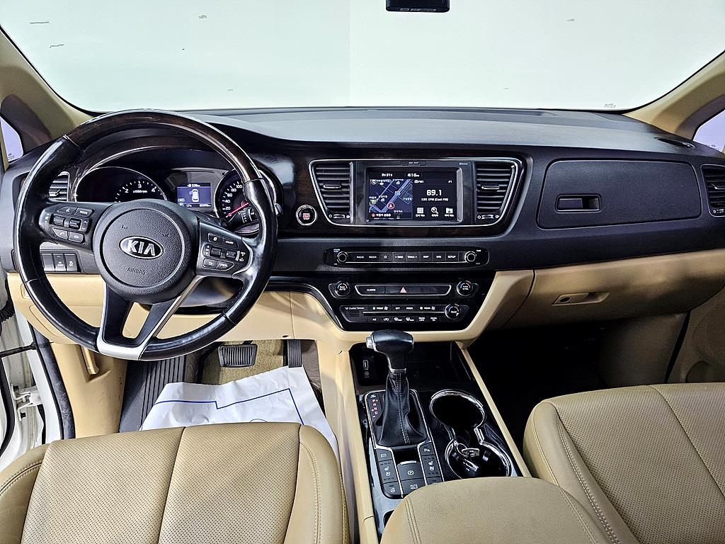 KIA Carnival - Vista 5