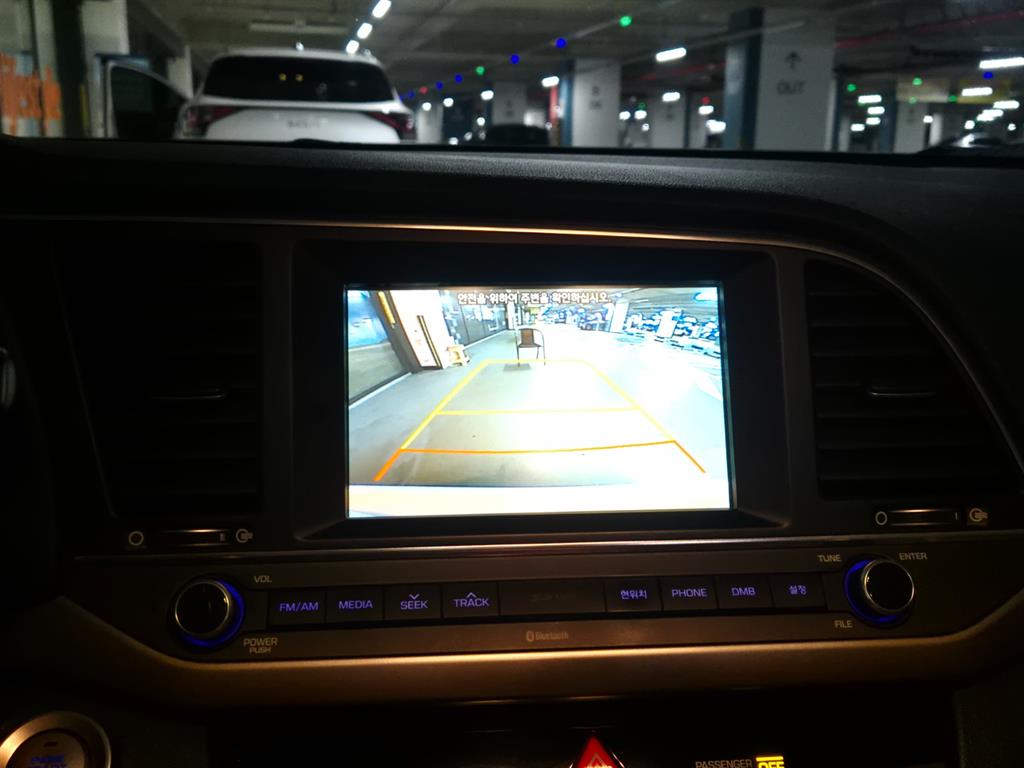 HYUNDAI Avante - Vista 10