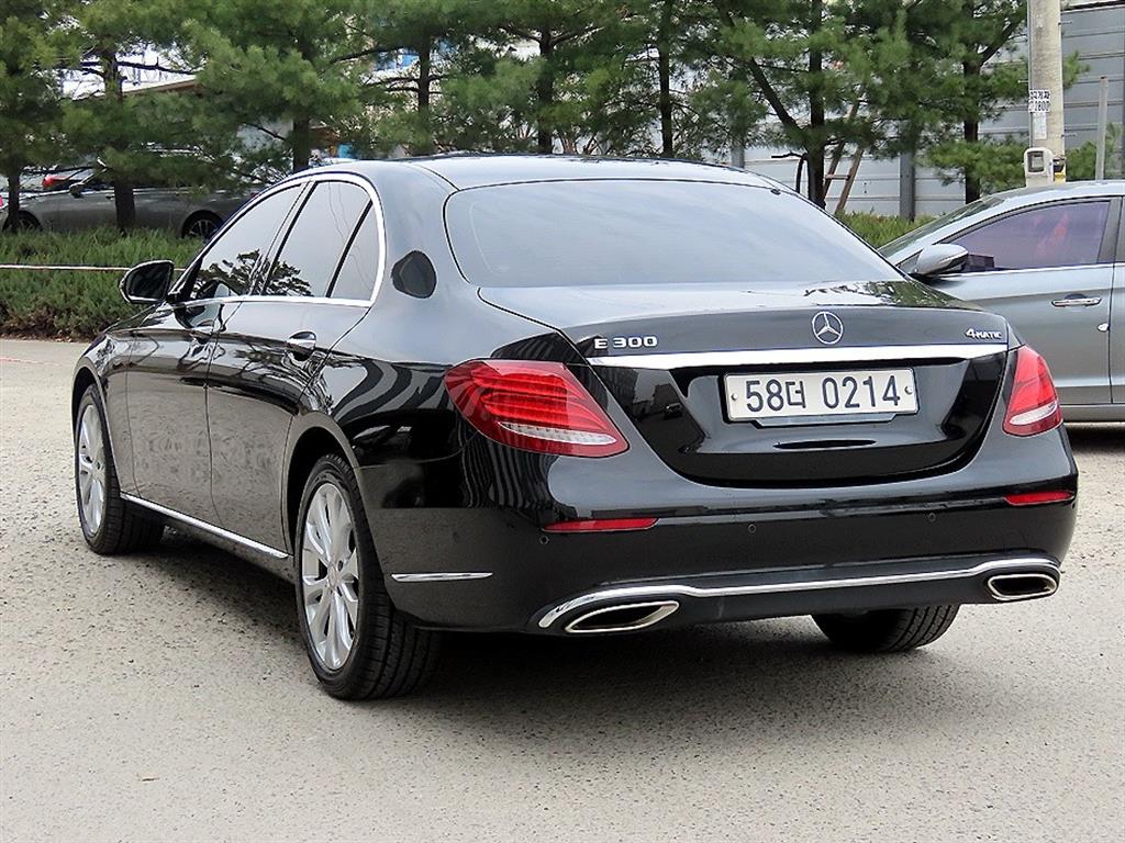 Mercedes Benz E class - Vista 3