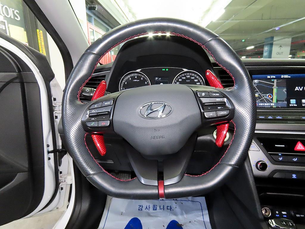 HYUNDAI Avante - Vista 8