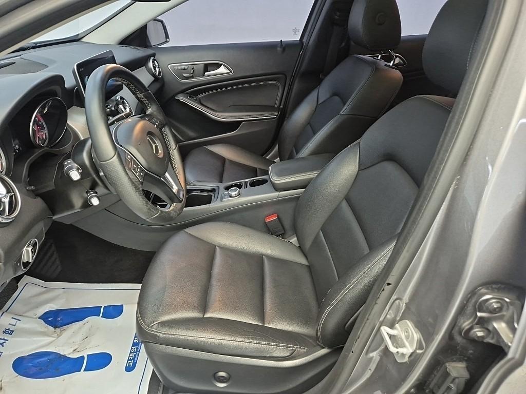 Mercedes Benz GLA Class - Vista 8