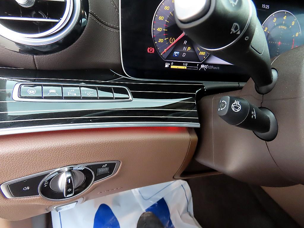 Mercedes Benz E class - Vista 12