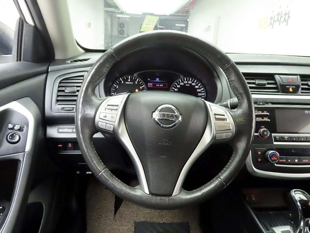 Nissan Altima - Vista 8